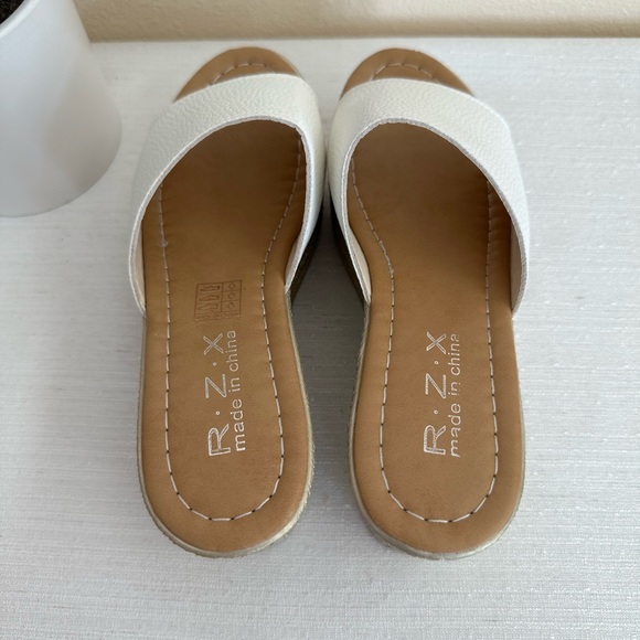 R.Z.X. White Faux Leather Wedge Slide Sandals Woman’s EU38 US7.5 - Picture 7 of 10